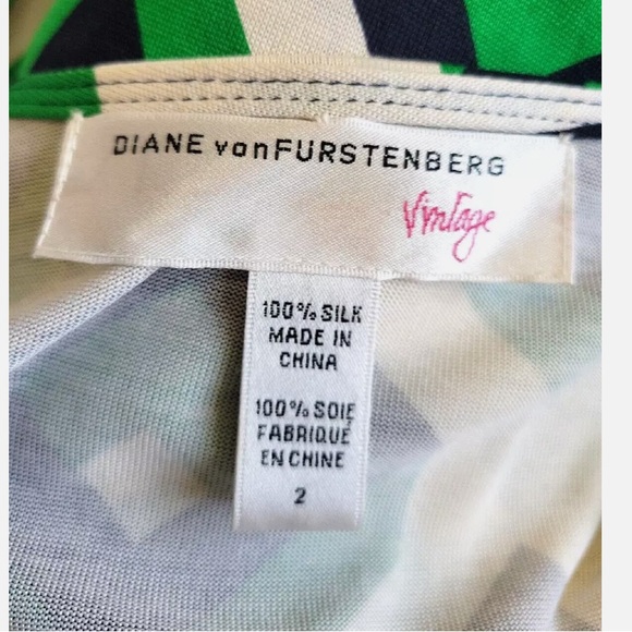 Diane von Furstenberg Vintage Julian Wrap Dress 100% Silk Size 2 - Picture 4 of 6